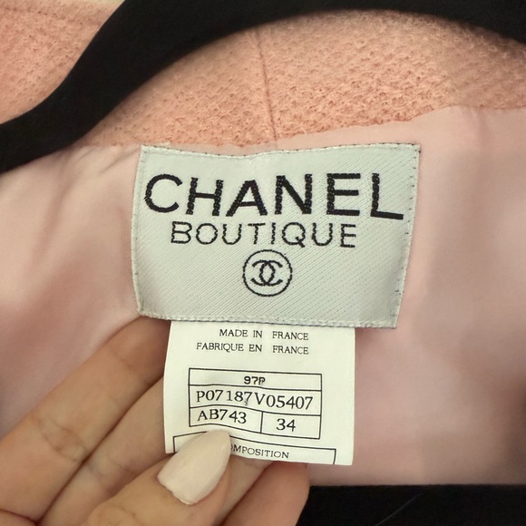 Chanel Vintage 1997P Pink Skirt Suit w 9 MOP logo buttons Sz FR 34 / US 0-2 - Picture 16 of 16